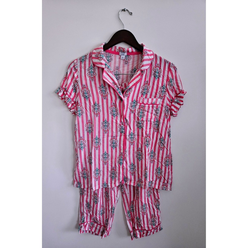 Crown & Ivy Small Pink White Stripe Floral Pajama Set Short Capris 2 Piece - Picture 2 of 11